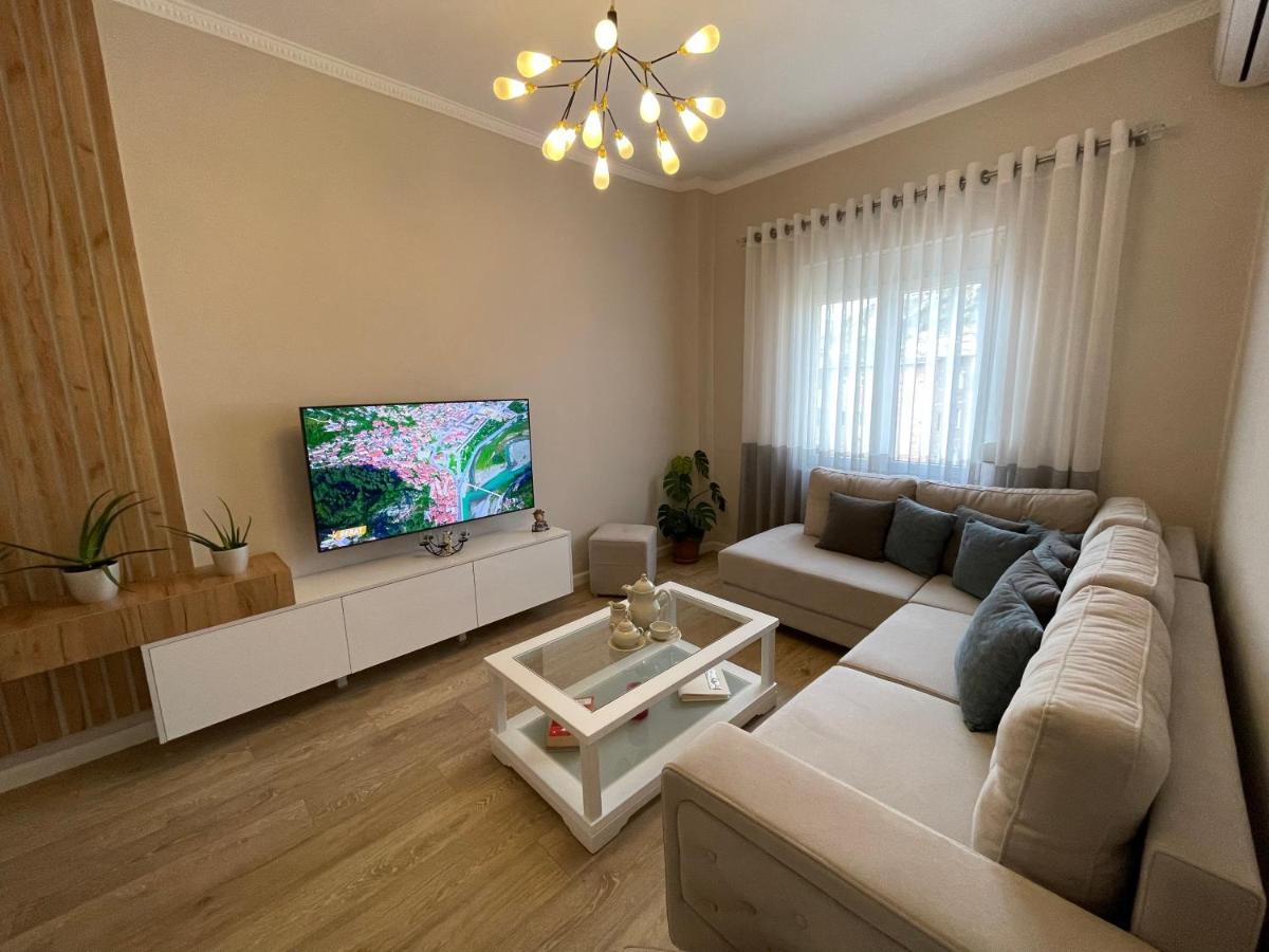 Joni & Joy Center Apartment 培拉特 外观 照片