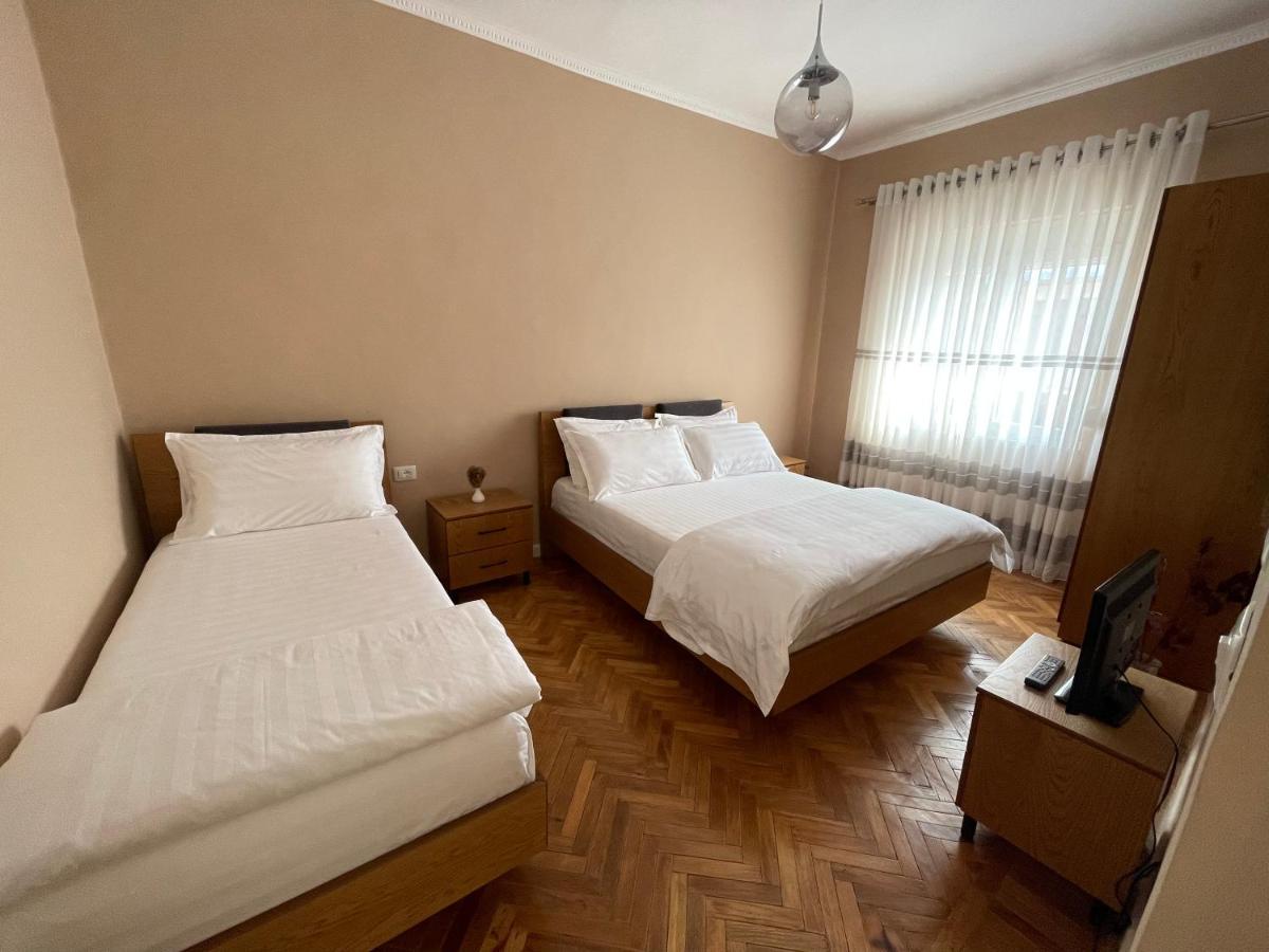 Joni & Joy Center Apartment 培拉特 外观 照片