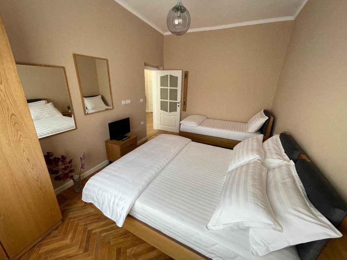 Joni & Joy Center Apartment 培拉特 外观 照片