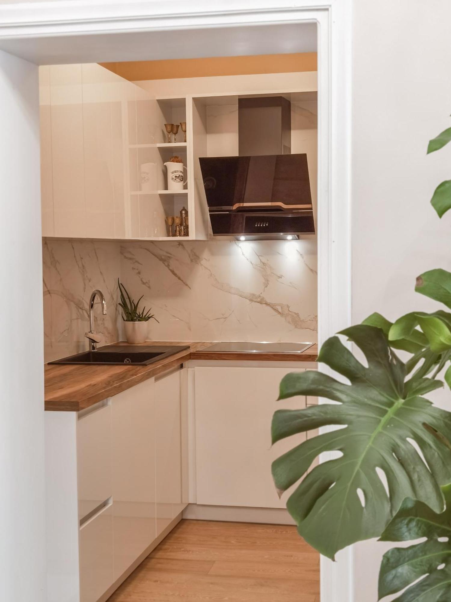 Joni & Joy Center Apartment 培拉特 外观 照片